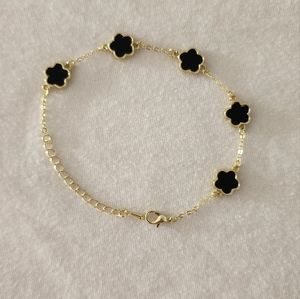 Flower Chain Bracelet. Black and gold.